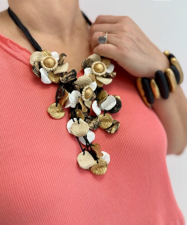 Collier fleurs