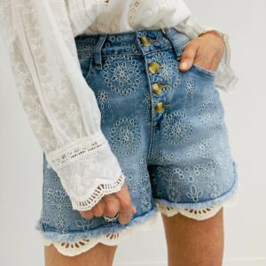 Short brodé